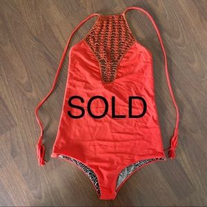 Acacia Teahupoo full piece in Hibiscus